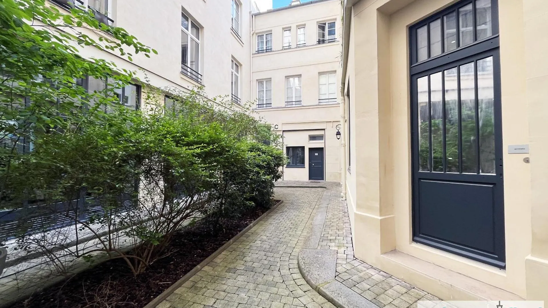 05 - Parisian Design Loft *