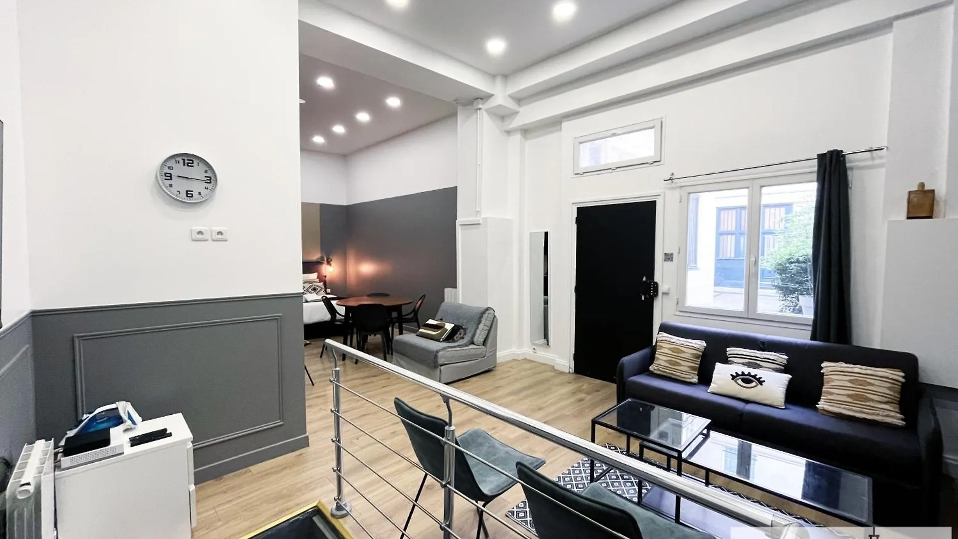 Apartment 05 - Parisian Design Loft *
