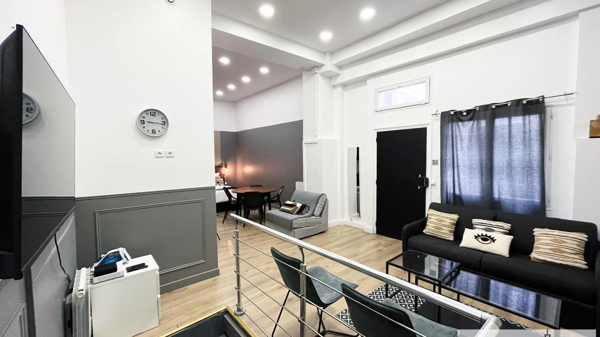 05 - Parisian Design Loft Apartment *